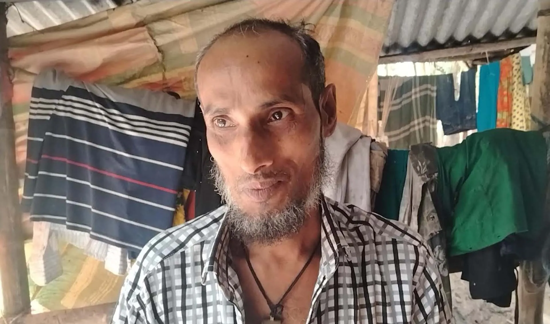 টাকার অভাবে চিকিৎসা হচ্ছে না অসুস্থ দিনমজুর নাছিরের